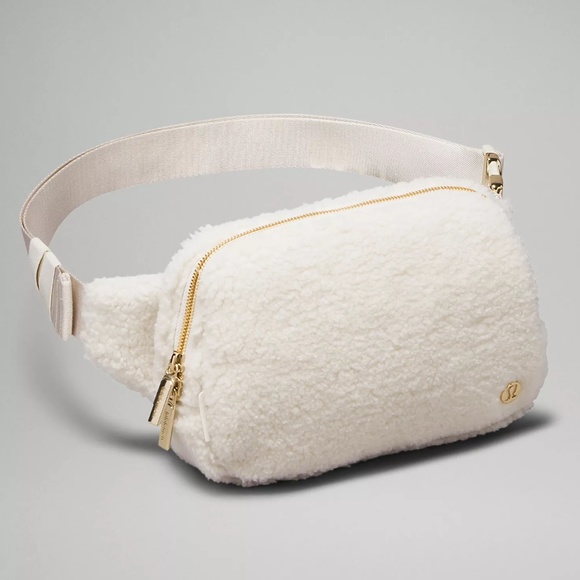 lululemon Everywhere Belt Bag Large 2L Fleece in White Opal/ Gold - Picture 4 of 6